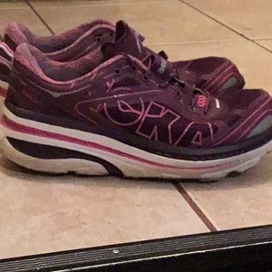 HOKA ONE ONE RUNNING SHOES